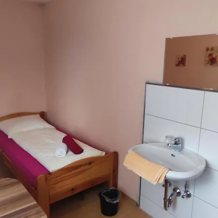 Alb Rooms, Auf Der Schwaebischen Alb Gasthof Oberlenningen