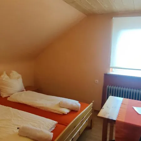 Alb Rooms, Auf Der Schwaebischen Alb 招待所